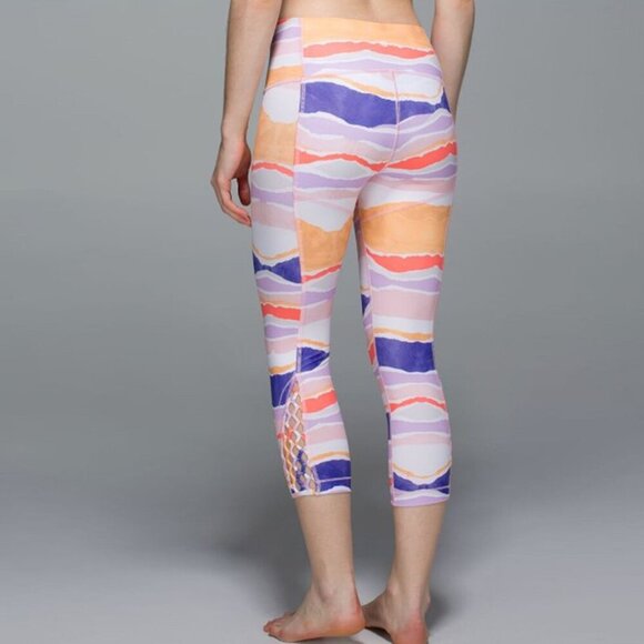 LULULEMON True Self Crop Bleacher Stripe White Iris Flower Size 4 - Picture 2 of 12